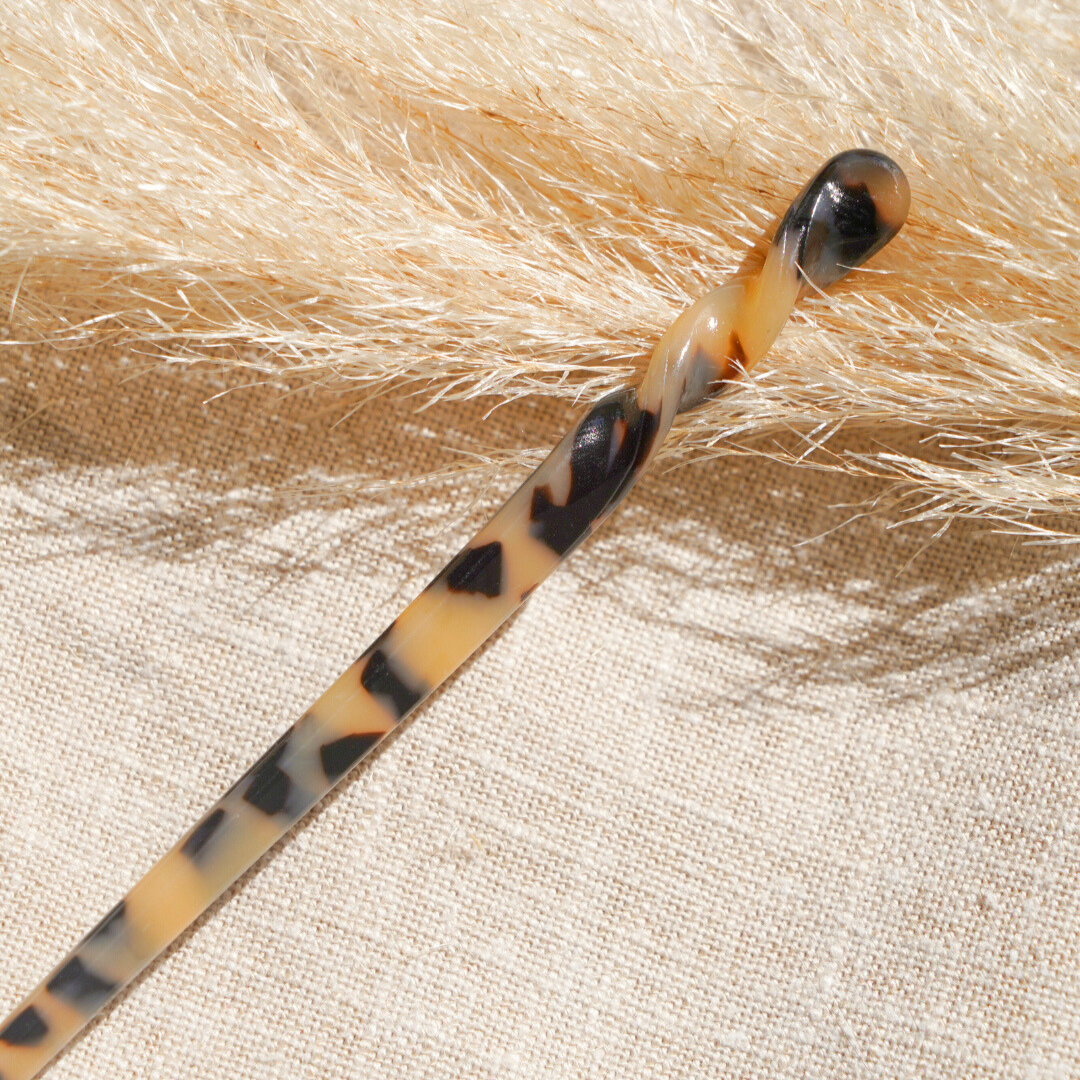 Pic à chignon Leo brun