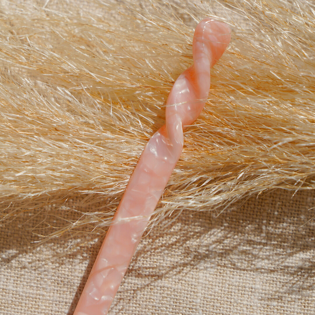 Pic à chignon Leo Rose